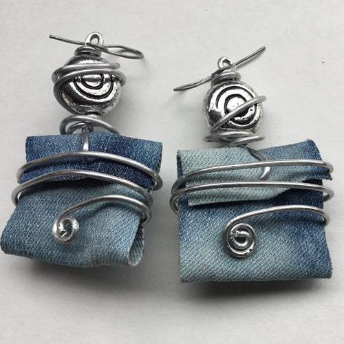 Akpete Earrings (Akpete is hand bag)
